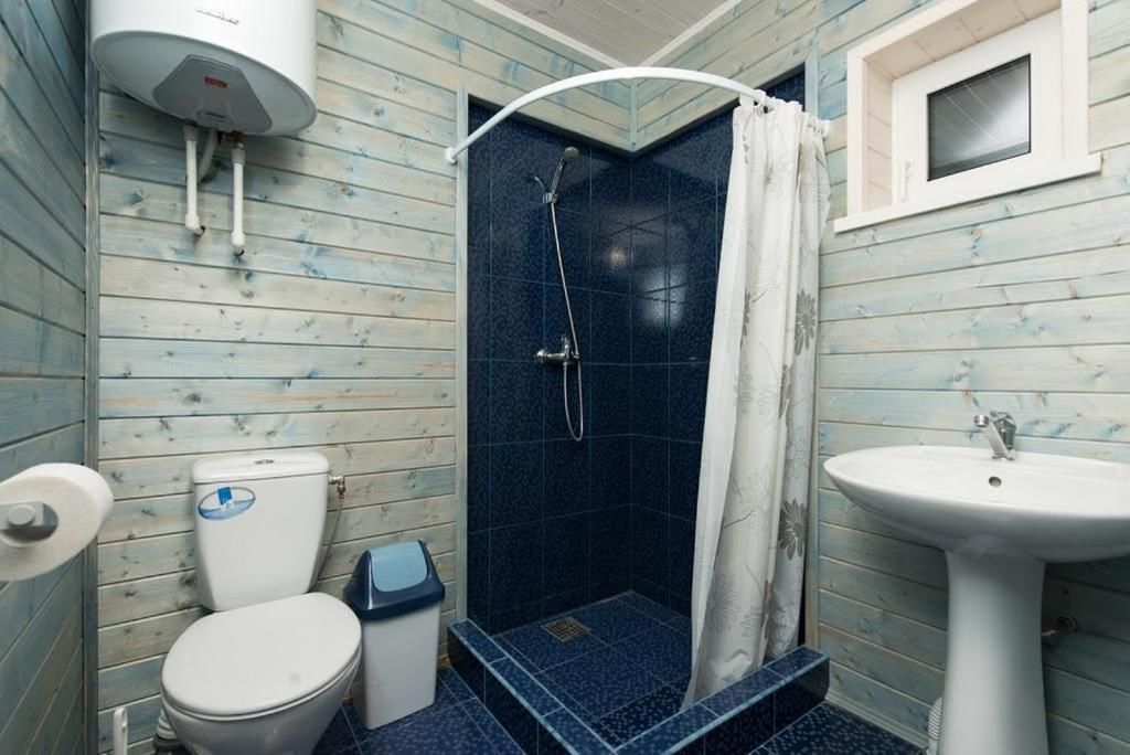 Дома для отпуска AVENTURIER CLUB houses in a line Rozhny-8